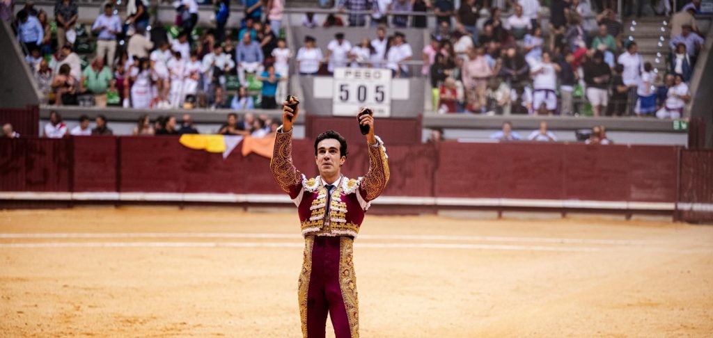 Dos orejas y puerta grande para Tomás Rufo en Burgos