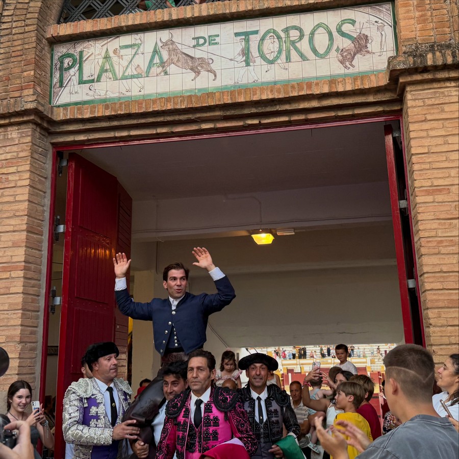 Sebastián Fernández sale a hombros en Teruel