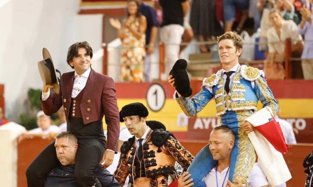 Diego Ventura y Borja Jiménez, dos orejas en Roquetas de Mar