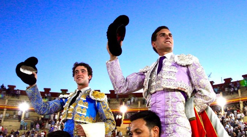 Fernando Adrián y Víctor Hernández, a hombros en Cuenca