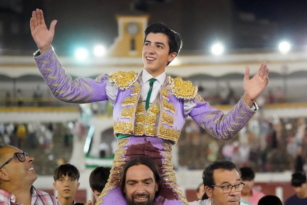 Marco Pérez indulta un toro de Villamarta en Linares