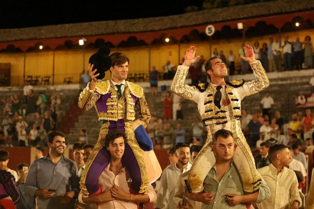 Tres orejas para Fandi y Pedro Gallego en Baeza