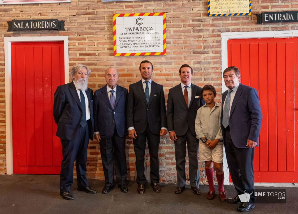 Vista Alegre homenajea al toro 'Tapaboca' de La Quinta