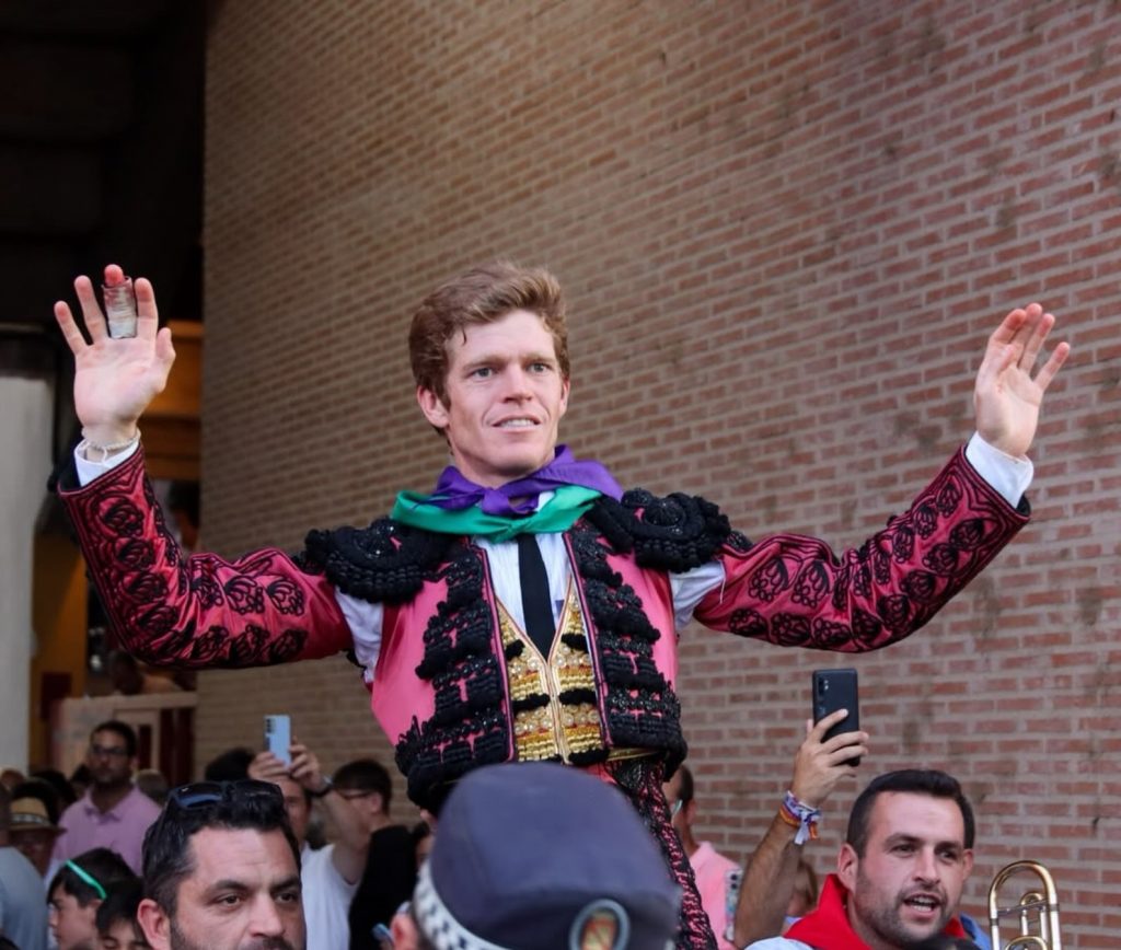 Borja Jiménez corta tres orejas en Íscar