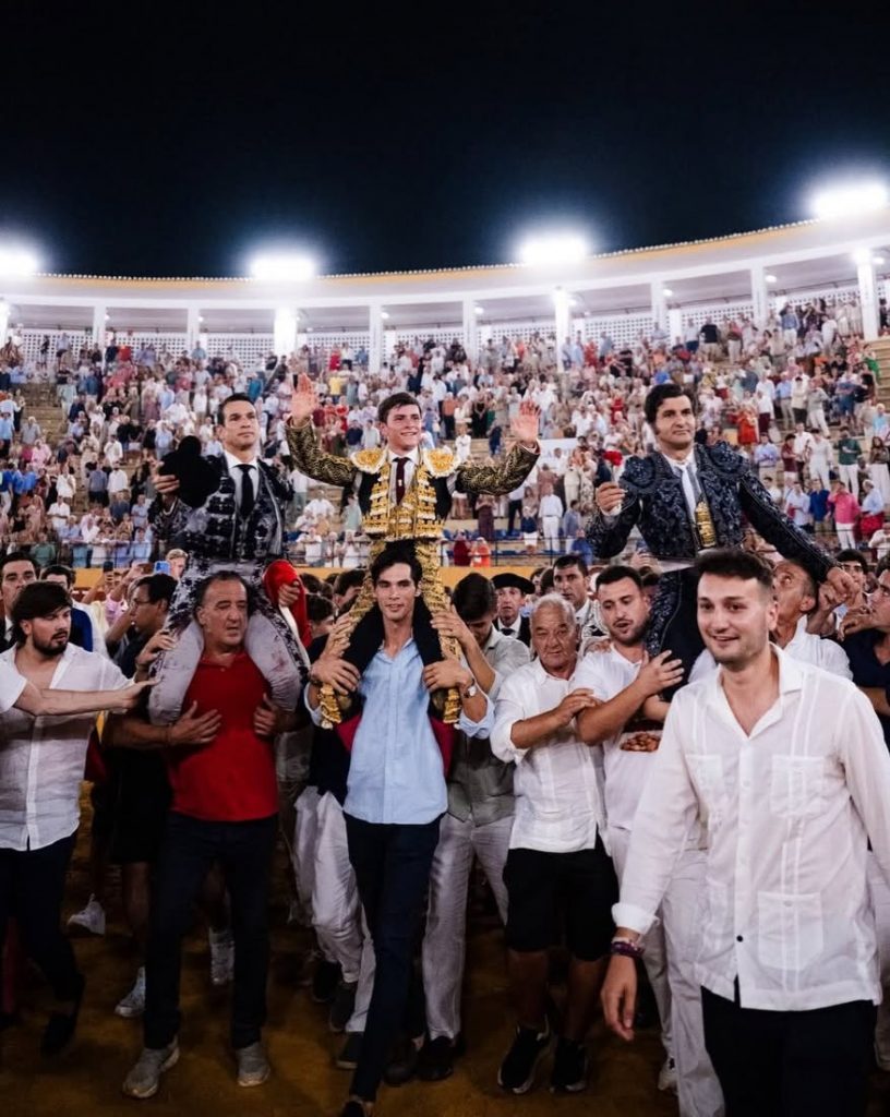 Marbella vuelve a brillar a la luz de los candiles