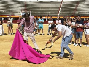 Julio Norte se acerca a los aficionados de Medina del Campo