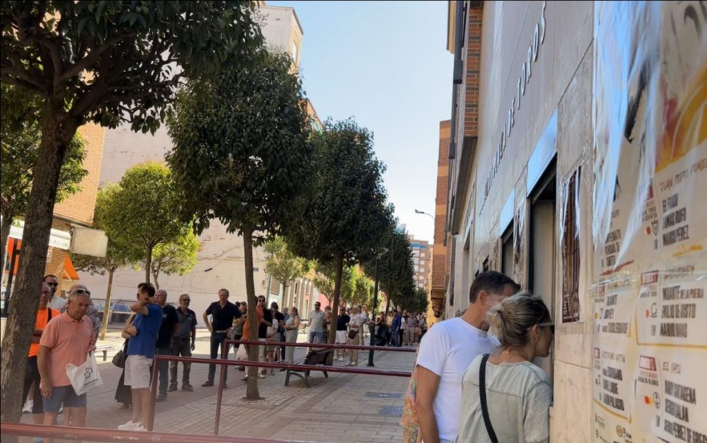 Gran ambiente en Valladolid en el inicio de la venta de entradas