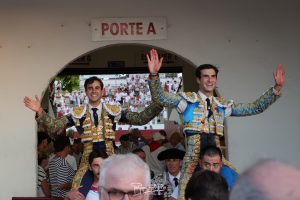 Doble puerta grande en Saint Vincent de Tyrosse