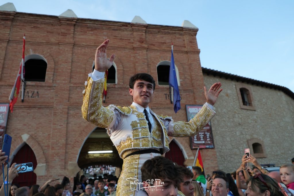 Jarocho corta tres orejas en El Burgo de Osma