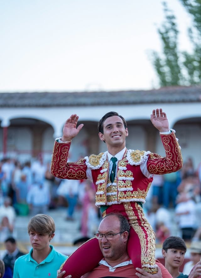 Dos toreros a hombros en Peñaranda de Bracamonte
