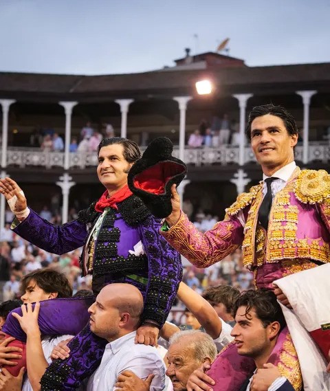Morante y Pablo Aguado, tarde para el recuerdo en Gijón