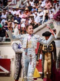 Puerta grande de Olga Casado y Clovis en Beziers