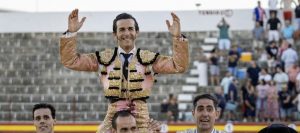 Miguel Andrades sale a hombros en Pedro Muñoz