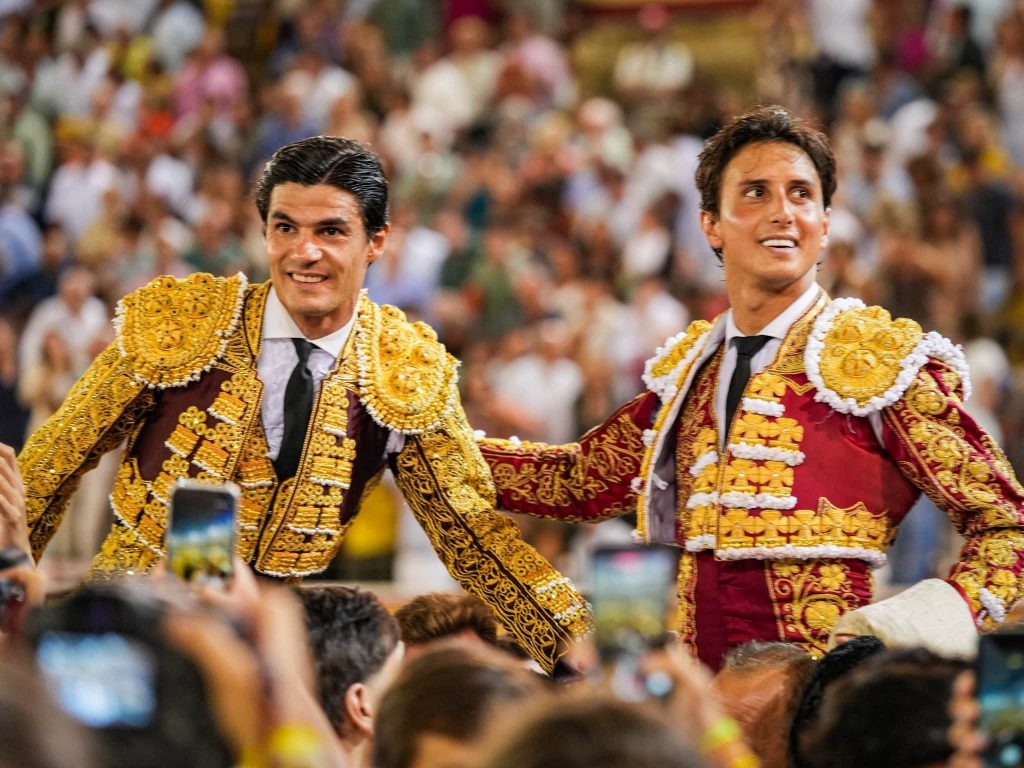 Roca Rey y Pablo Aguado, a hombros en El Puerto