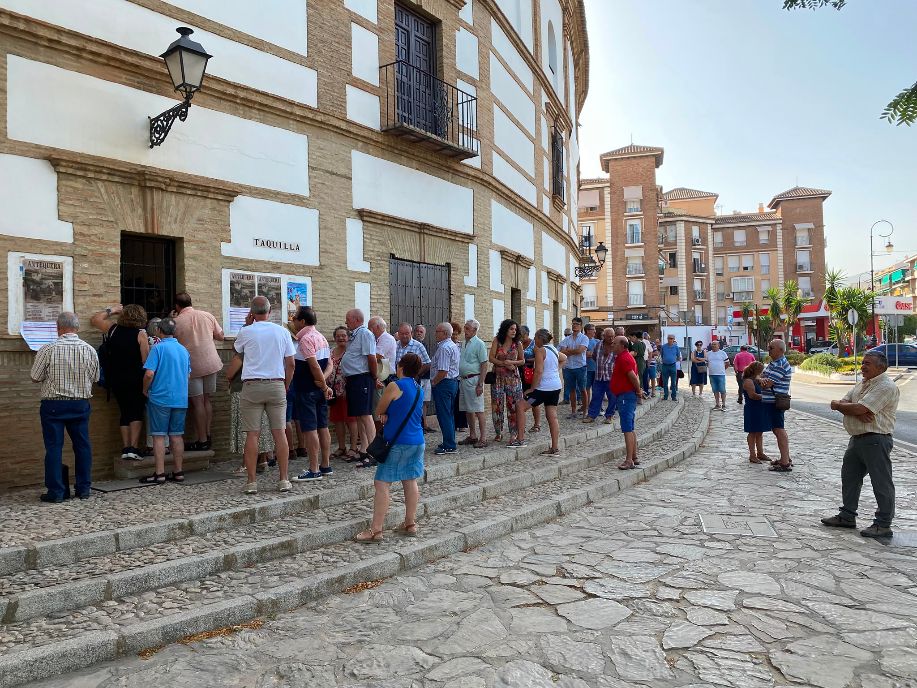 Buen ambiente en la apertura de taquillas en Antequera