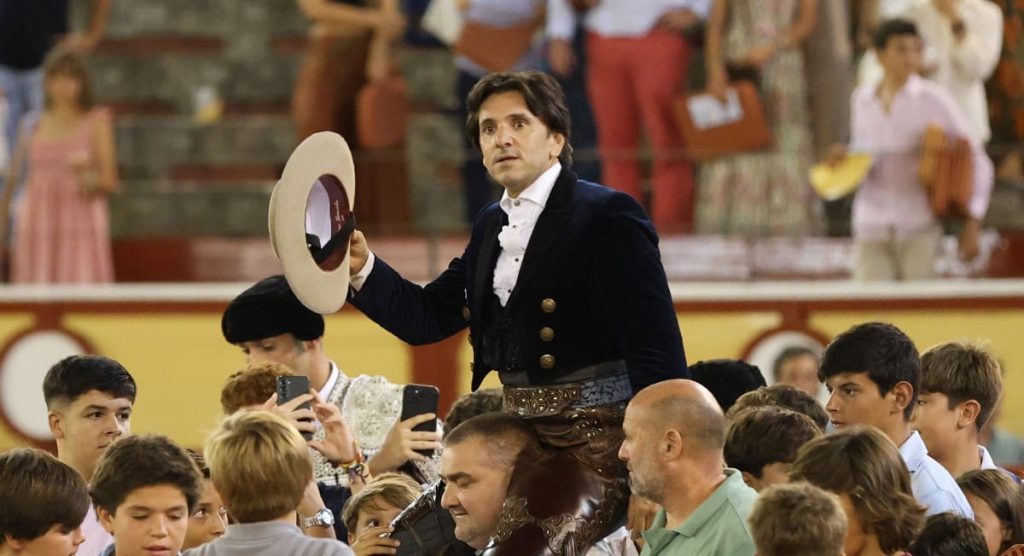 Diego Ventura triunfa en la nocturna de rejones de El Puerto