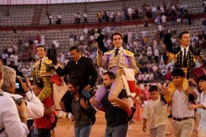 La terna sale a hombros en Colmenar Viejo