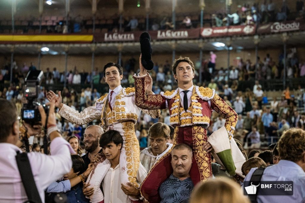 Tres orejas para Roca Rey y Marco Pérez en Salamanca