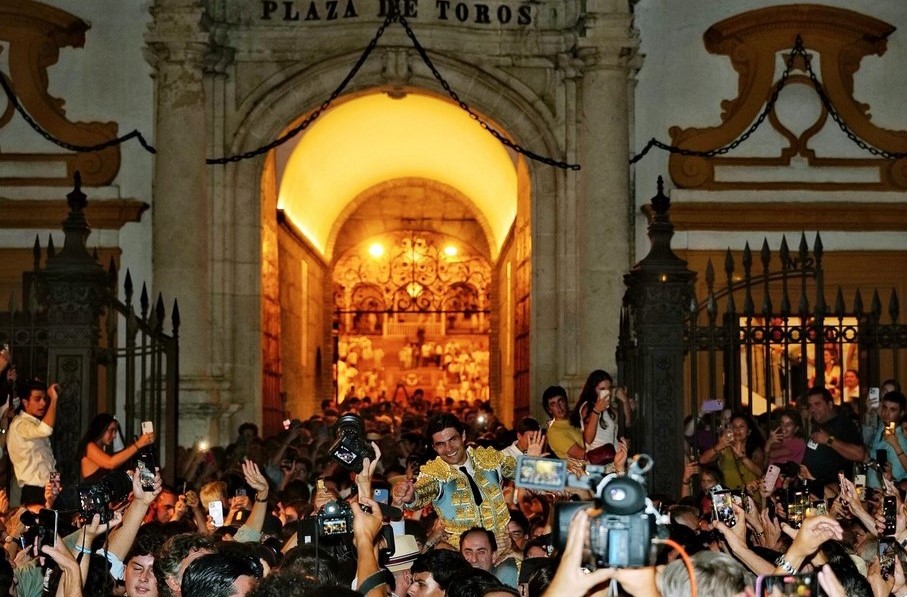 La naturalidad y el temple de Pablo Aguado, a hombros en Sevilla