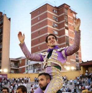 Víctor Hernández corta tres orejas en Guadalajara