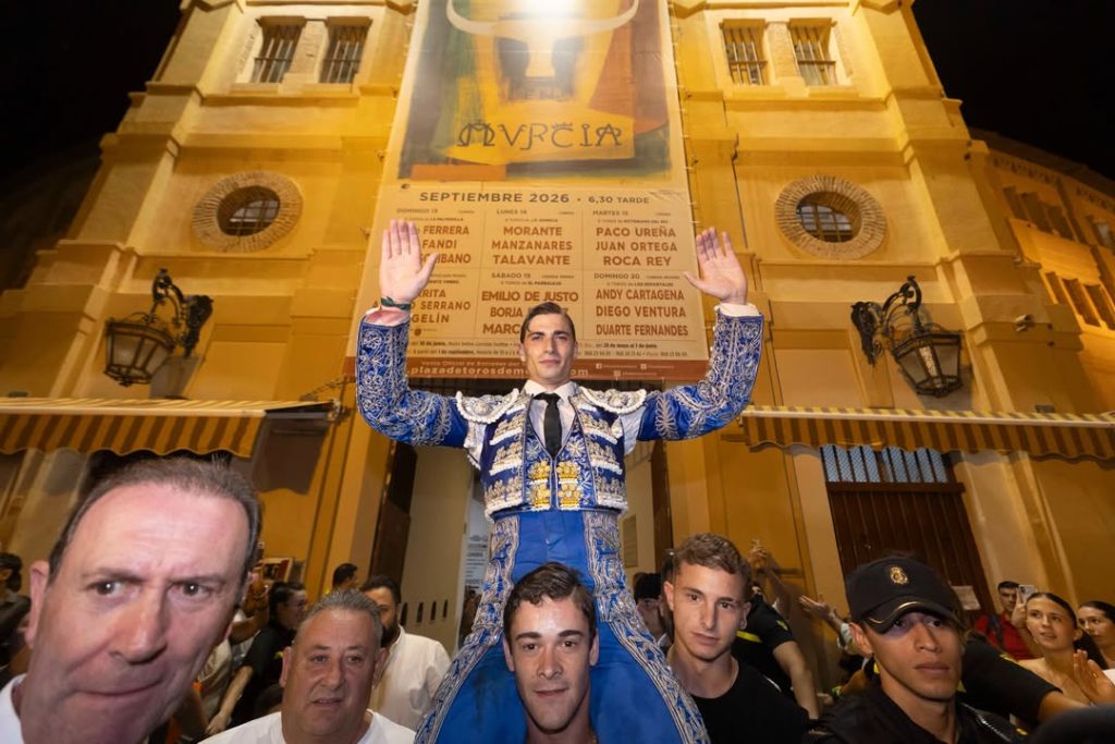 La cara y la cruz de la Fiesta en Murcia