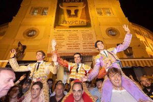 Los tres matadores por la puerta grande en Murcia