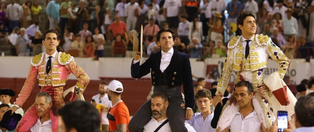 Puerta grande para la terna en Don Benito