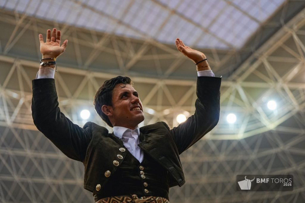 Guillermo Hermoso sale a hombros en el inicio de Logroño