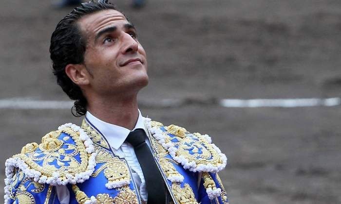 Ofrenda floral en recuerdo de Iván Fandiño