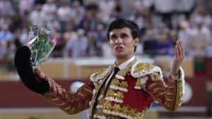 Manuel Diosleguarde, oreja en la nocturna de Bayona