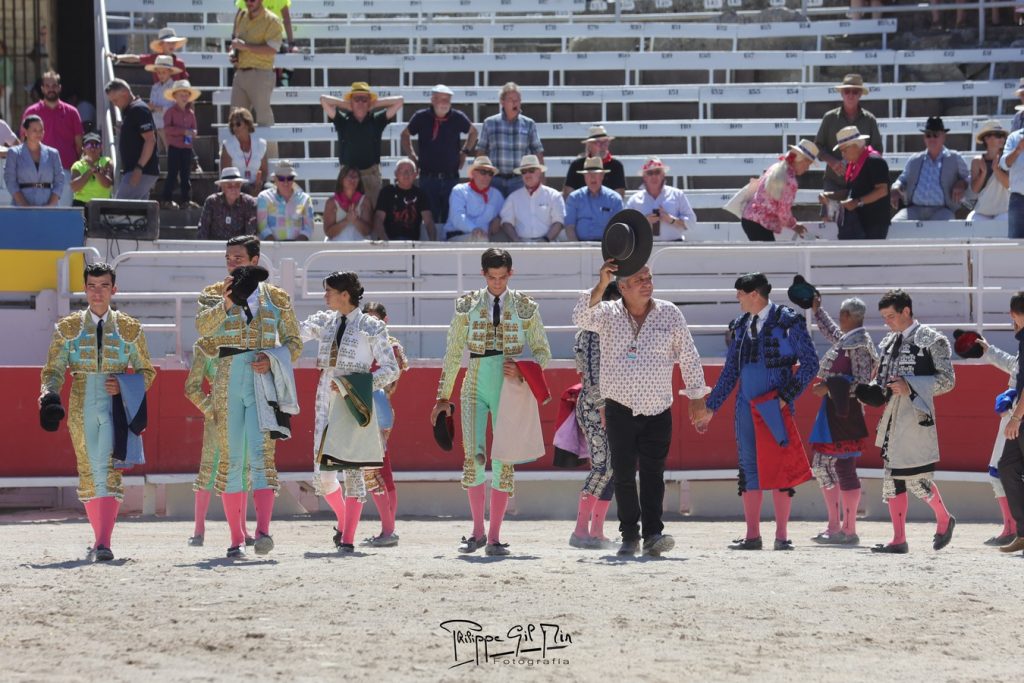 Dos orejas en la novillada matinal de Arles