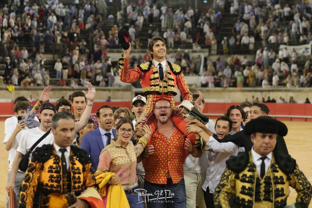 Castella y Manzanares triunfan en Nimes