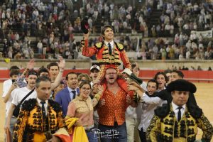 Castella y Manzanares triunfan en Nimes