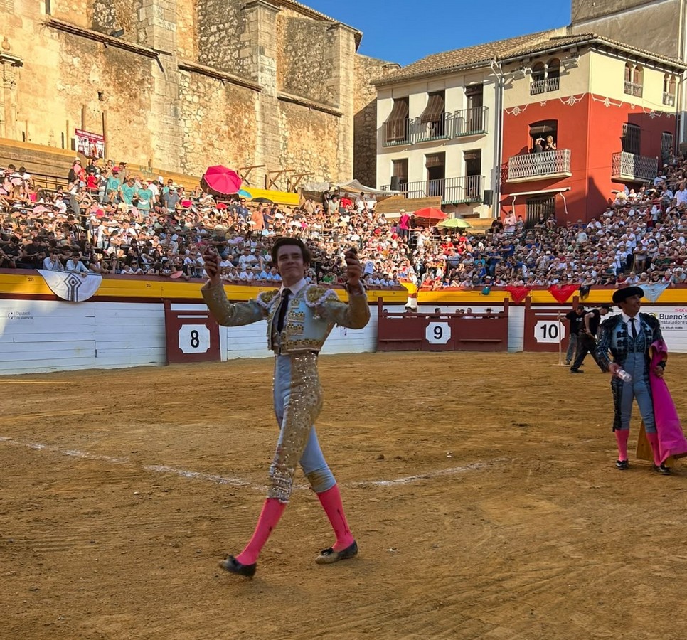A hombros en Algemesí Mario Vilau y Juan Alberto Torrijos