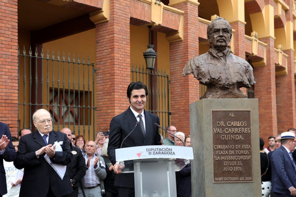 Inaugurado el busto del Dr. Carlos Val-Carreres en Zaragoza