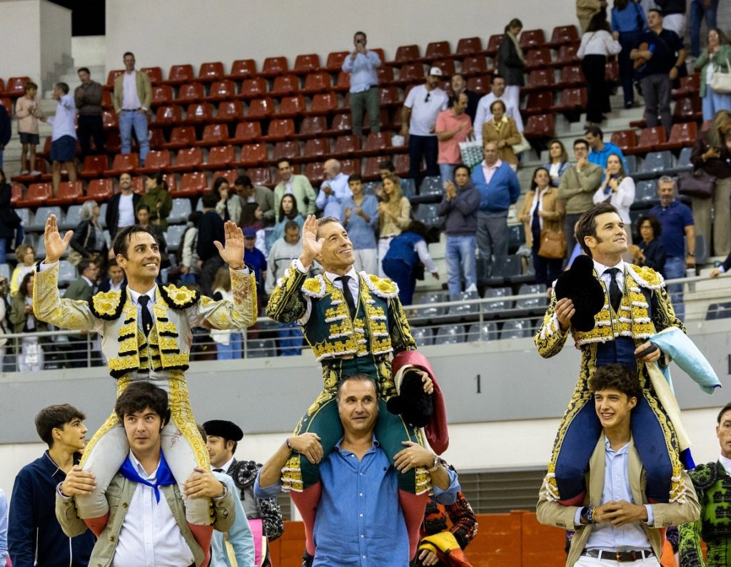 Los tres matadores abren la puerta grande en Las Rozas
