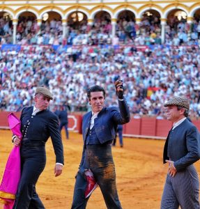 La solidaridad llena la Maestranza en un gran festival