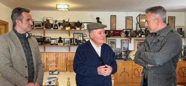El consejero Carlos Novillo visita el campo bravo