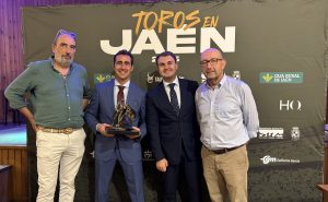 El Fandi recibe el Premio al Triunfador de la Feria de San Lucas