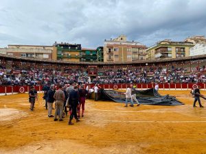 Tres orejas hasta la suspensión en Úbeda
