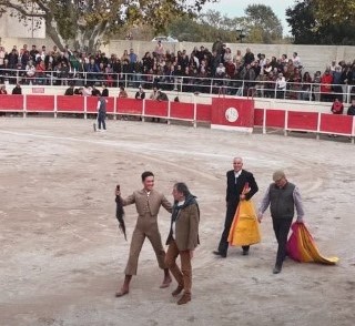 El novillero Víctor, triunfador del festival de Fourques
